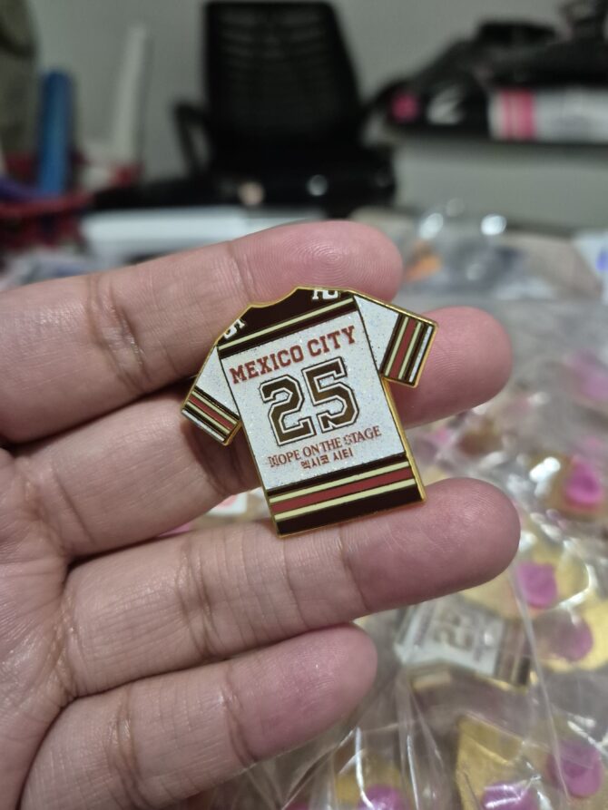 HOS _ jersey pin / s25 - Image 4