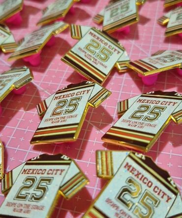 HOS _ jersey pin / s25