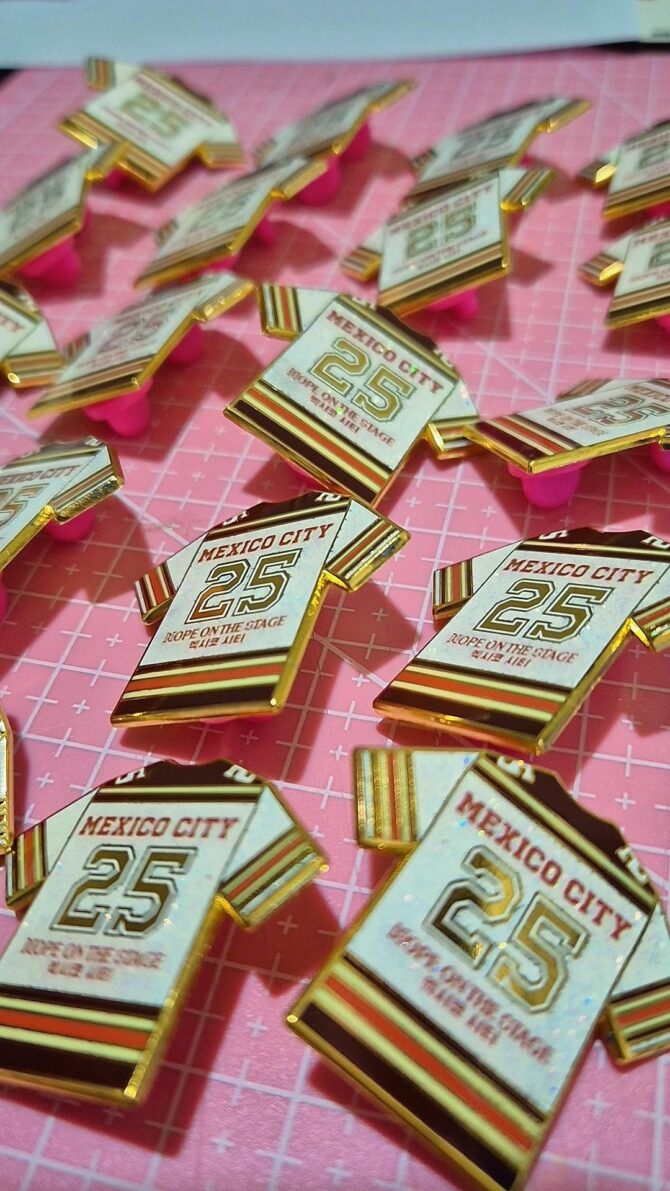 HOS _ jersey pin / s25